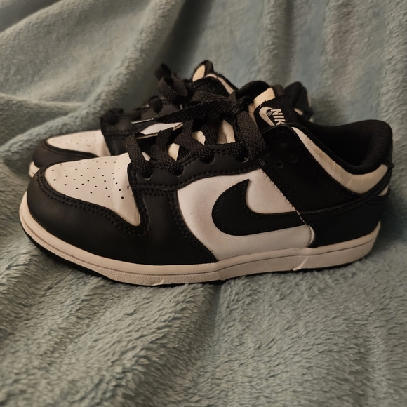 Nike Kids Black and White Sneakers - Picture 1 of 7